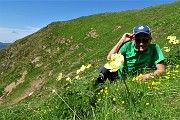 26 Lascio il sent. 109 e salgo al 101 a vista tra bellissime fioriture